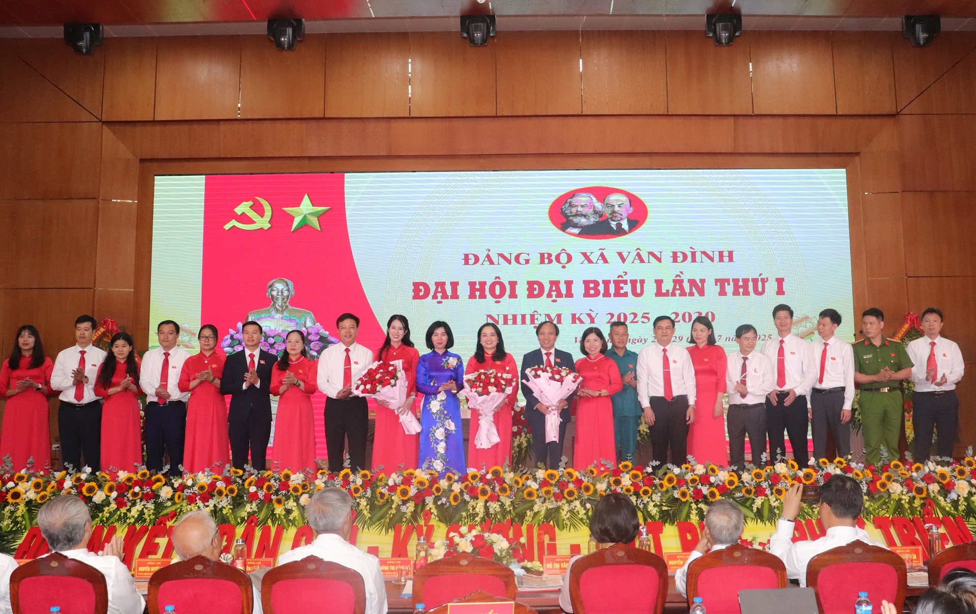 van-dinh8.jpg