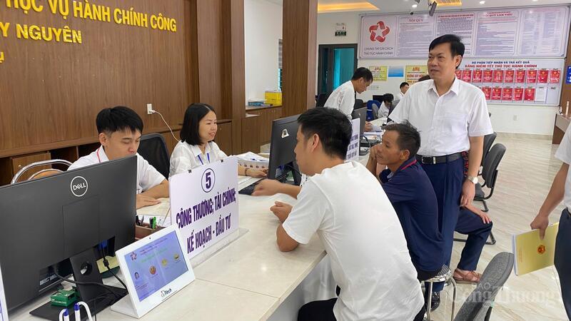 Lãnh đạo phường Thủy Nguyên, TP. Hải Phòng kiểm tra bộ máy vận hành tại Trung tâm Phục vụ hành chính công phường Thủy Nguyên