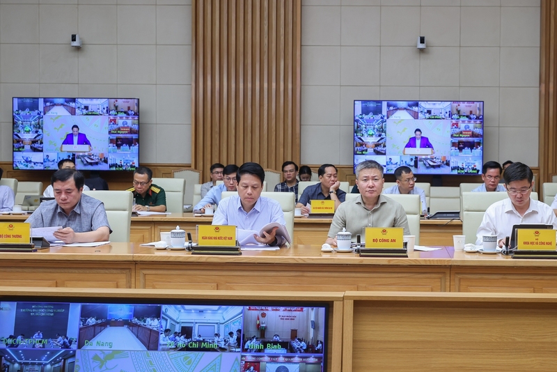Phiên họp được tổ chức trực tiếp tại trụ sở Chính phủ, trực tuyến với điểm cầu một số tỉnh, thành phố và các trường đại học, học viện, khu công nghệ cao. Ảnh: VGP/Nhật Bắc