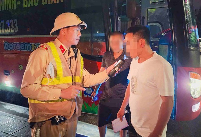 CSGT siết chặt kiểm soát vận tải, xử lý 24/24h