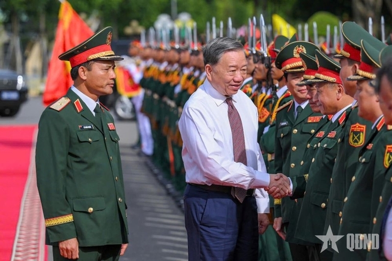 Tổng Bí thư Tô Lâm thăm và làm việc tại Quân đoàn 12. Ảnh: QĐND