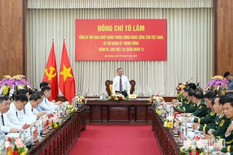 Toàn cảnh buổi làm việc tại Quân đoàn 12. Ảnh: QĐND