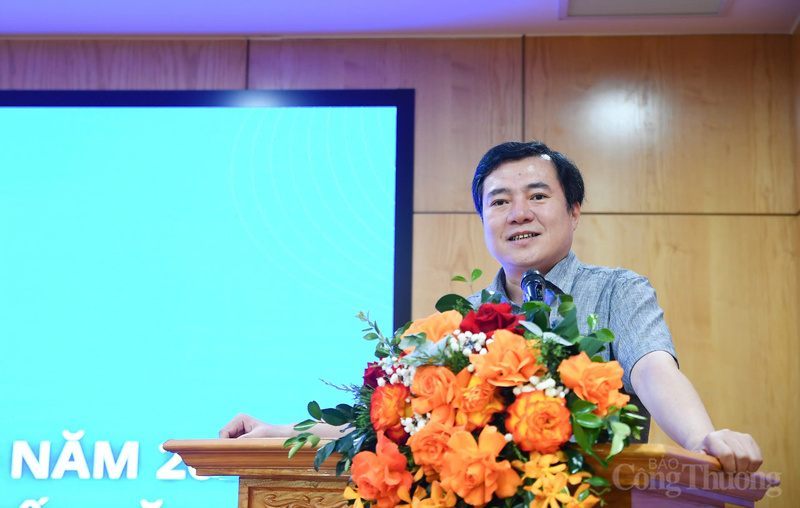 Thứ trưởng Bộ Công Thương Nguyễn Sinh Nhật Tân, phát biểu chỉ đạo tại chương trình.