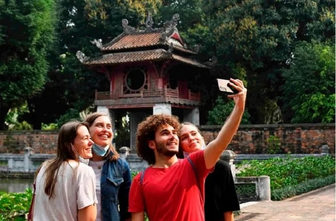 Từ 15/8/2025, miễn thị thực cho công dân 12 nước vào Việt Nam du lịch- Ảnh 1. Từ 15/8/2025, miễn thị thực cho công dân 12 nước vào Việt Nam du lịch- Ảnh 1.