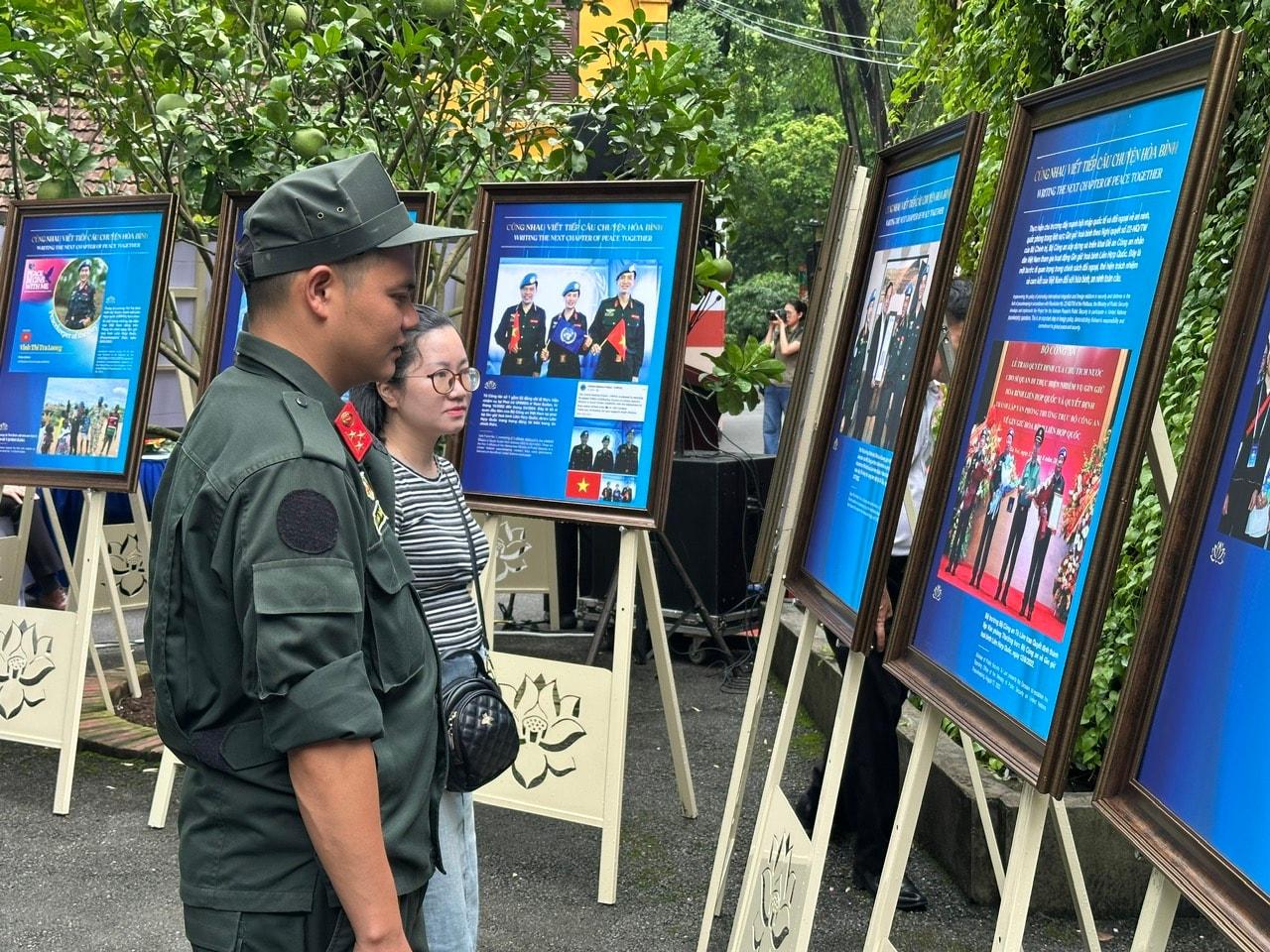 Triển lãm “Hành trình vì hòa bình”. Ảnh: Hoàng Lân