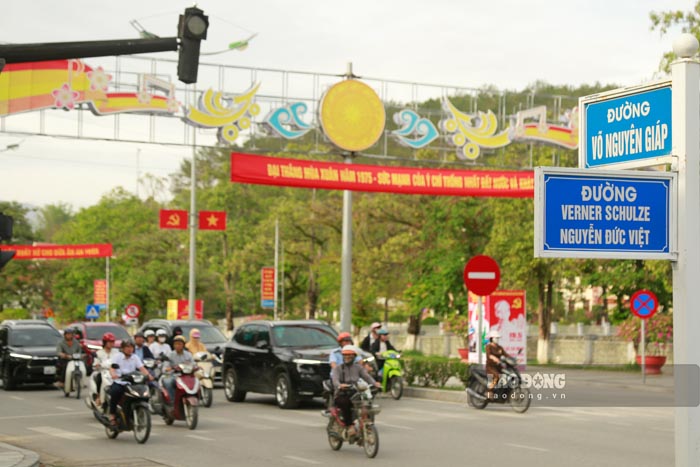 Đường Verner Schulze - Nguyễn Đức Việt nằm ngay trung tâm TP Điện Biên Phủ. Ảnh: Quang Đạt