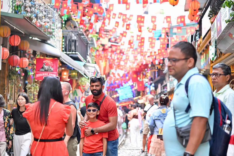 Du khách quốc tế trải nghiệm Việt Nam trong dịp Quốc khánh 2/9. Ảnh minh hoạ.