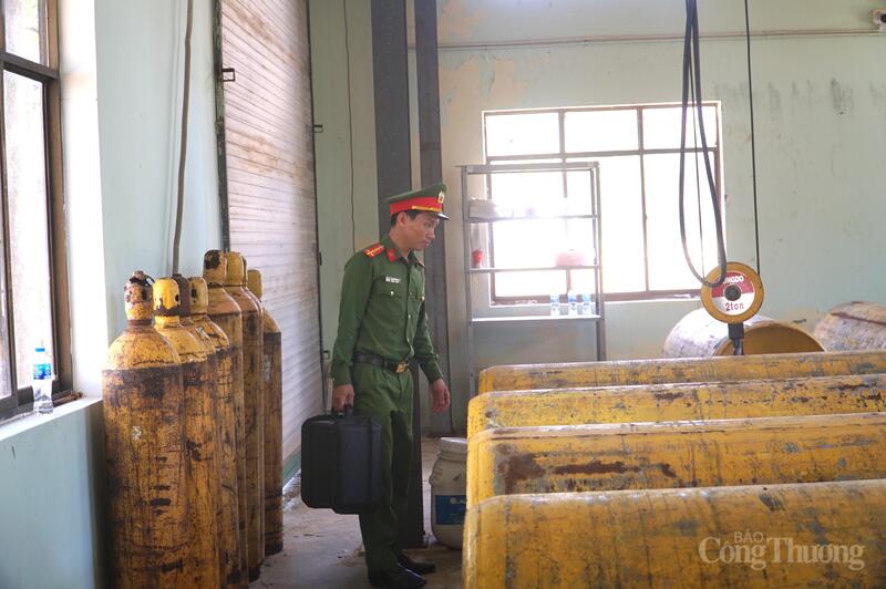 Công an điều tra, Viện Kiểm sát có mặt tại hiện trường làm công tác khám nghiệm hiện trường, xác minh nguyên nhân sự cố và thu thập chứng cứ thực hiện nghiệp vụ điều tra theo quy định.