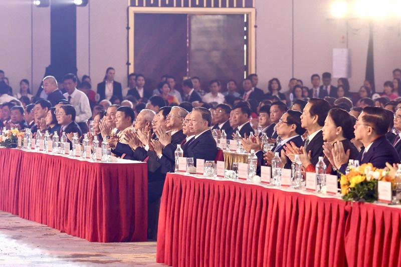 Lãnh đạo Đảng, Nhà nước, Chính phủ tham dự lễ kỷ niệm. Ảnh: Nam Nguyễn