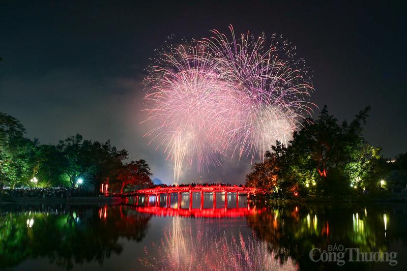 Mãn nhãn màn pháo hoa tuyệt đẹp chào mừng 80 năm Quốc Khánh 2/9 - 8