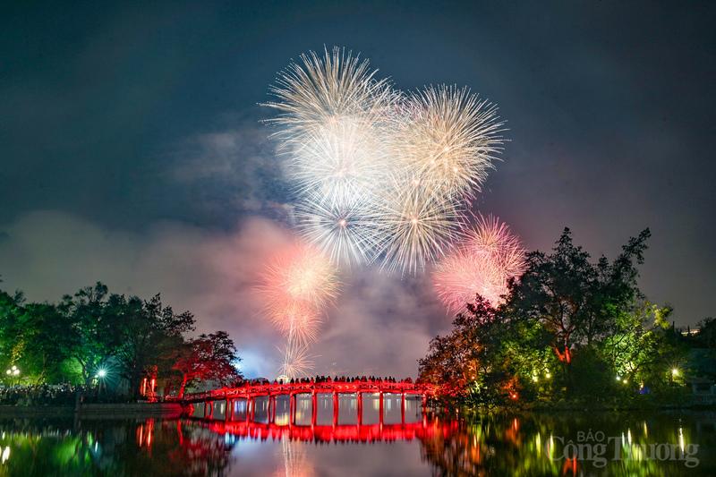 Mãn nhãn màn pháo hoa tuyệt đẹp chào mừng 80 năm Quốc Khánh 2/9 - 7