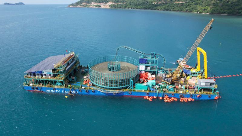 Đóng điện thành công dự án cấp điện lưới cho Côn Đảo - 2