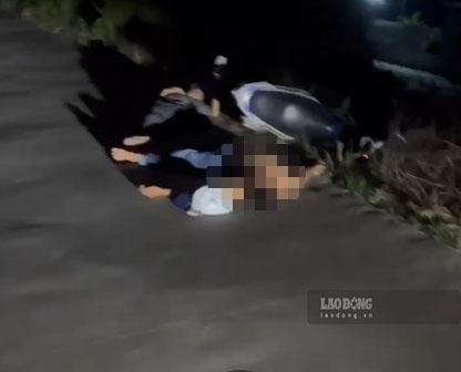 Hiện trường vụ tai nạn trước khi anh Vĩnh và em trai đến cứu giúp. Ảnh: Cắt từ clip nhân vật cung cấp
