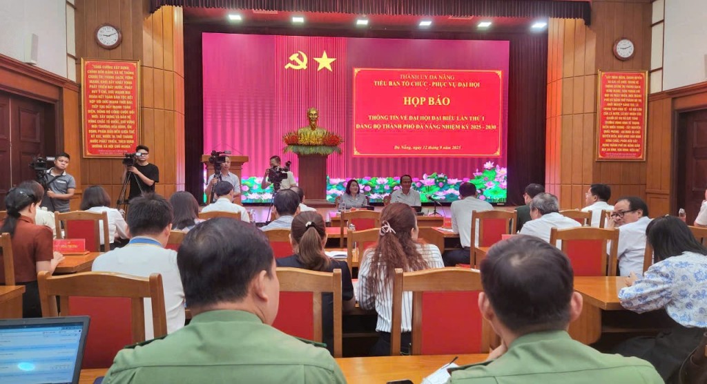 Quang cảnh buổi họp báo