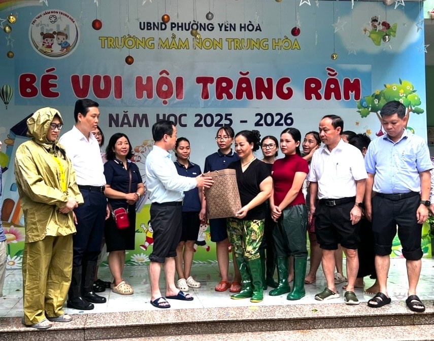 0710-mn-trung-hoa-phuong-yen-hoa-ngap-3.jpg