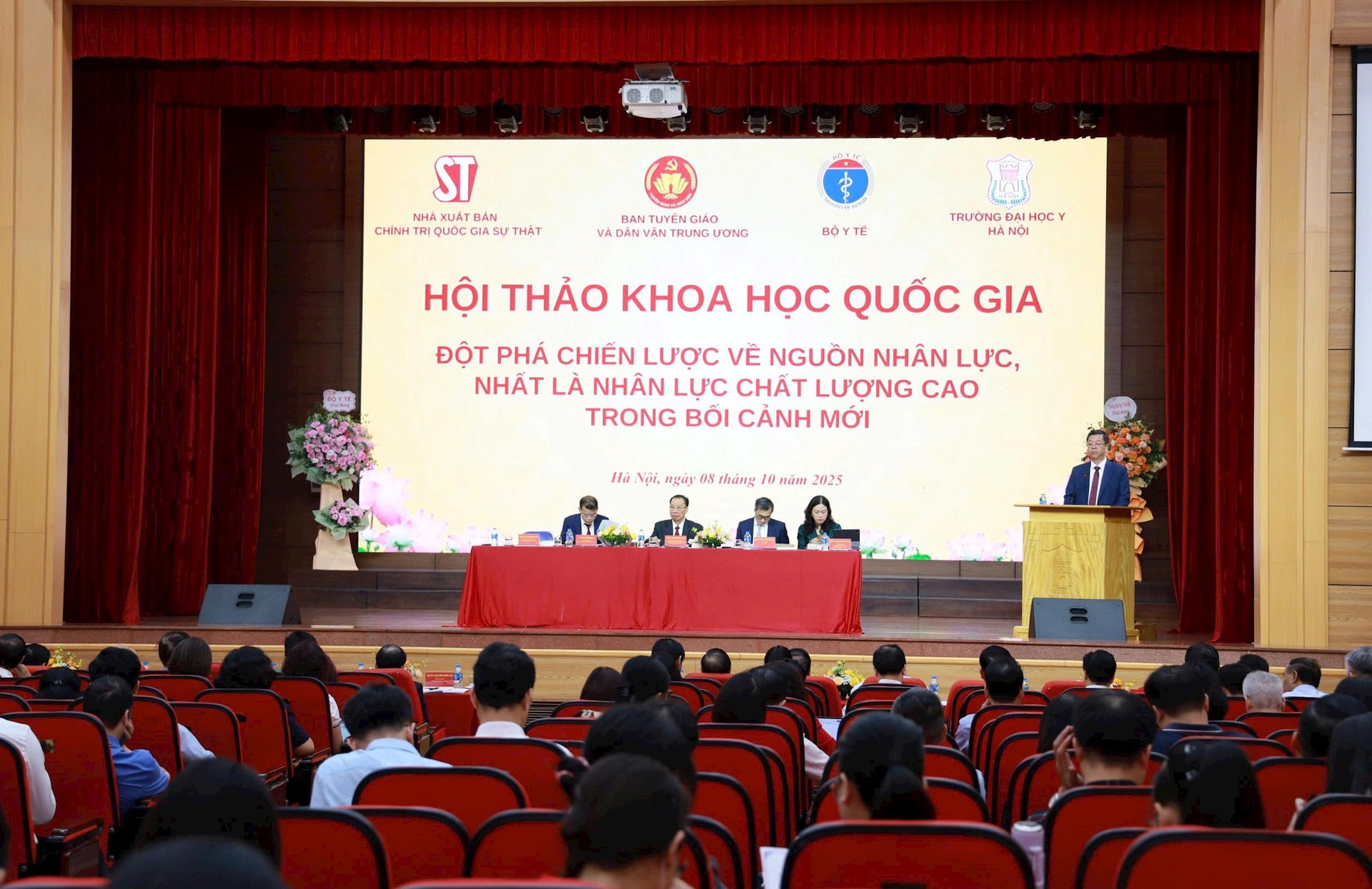 quang-canh-hoi-thao-nhan-luc.jpg