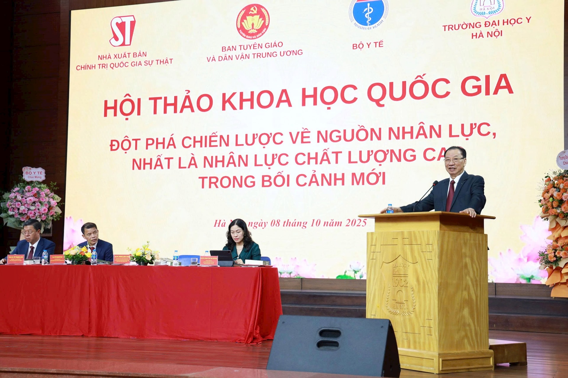 hoi-thao-nhan-luc-phung-huu-phu.jpg