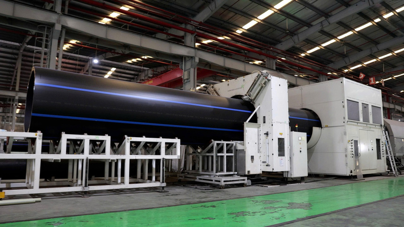 Dây chuyền sản xuất ống HDPE DN2000 tại Nhà máy Nhựa Tiền Phong.