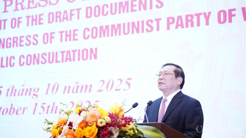 Đồng chí Lại Xuân Môn, Ủy viên Trung ương Đảng, Phó Trưởng ban Thường trực Ban Tuyên giáo và Dân vận Trung ương phát biểu tại buổi họp báo