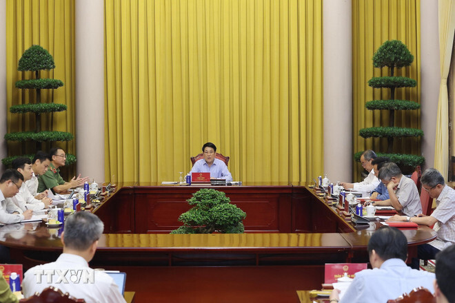 Chủ tịch nước Lương Cường chủ trì buổi làm việc. (Ảnh: Lâm Khánh/TTXVN)