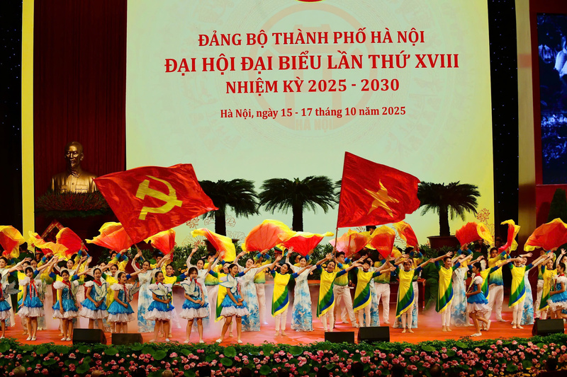 Chương trình văn hóa, nghệ thuật chào mừng Đại hội đại biểu Đảng bộ TP. Hà Nội lần thứ XVIII, nhiệm kỳ 2025 - 2030. Ảnh: HN