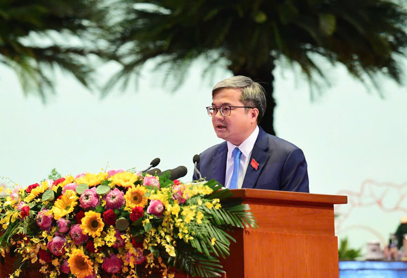 Ông Trương Việt Dũng, Phó Chủ tịch UBND TP. Hà Nội trình bày tham luận của Đảng bộ UBND TP. Hà Nội tại Đại hội. Ảnh: HN