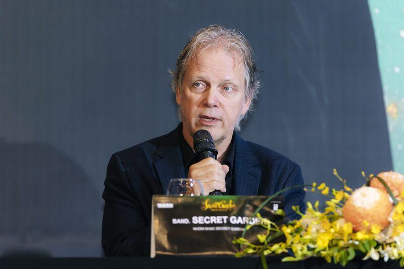 Nghệ sĩ Rolf Løvland chia sẻ tại họp báo. Ảnh Ban tổ chức