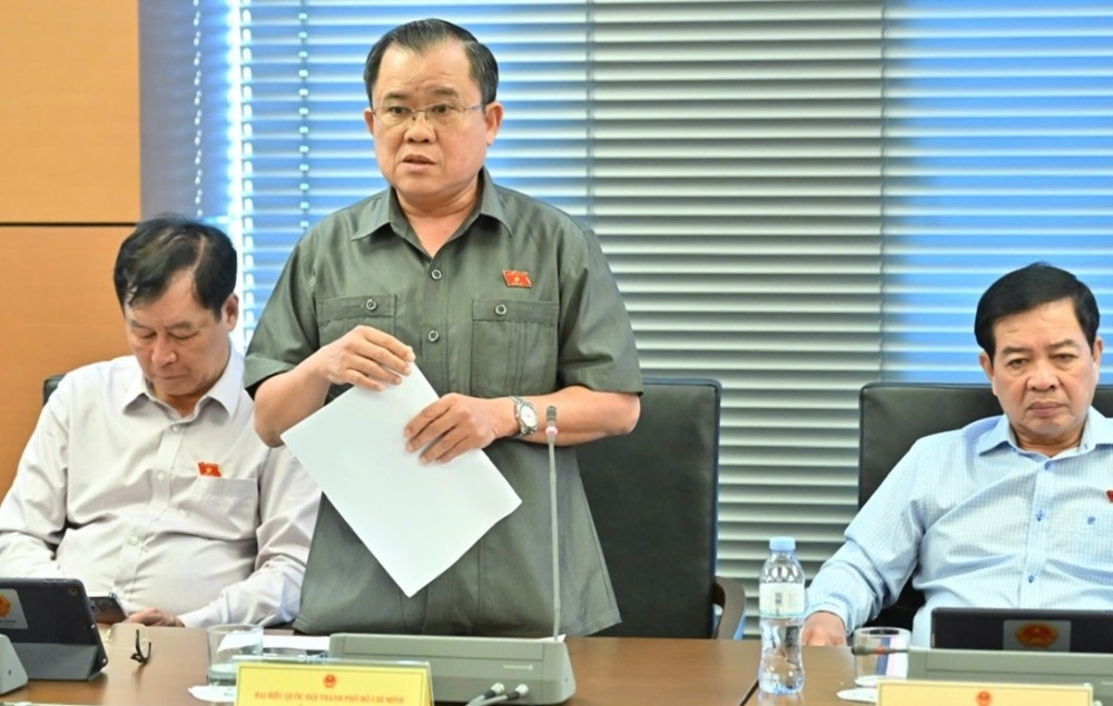 Đại biểu Nguyễn Tâm Hùng (Đoàn TPHCM) góp ý. Ảnh: Quochoi.vn