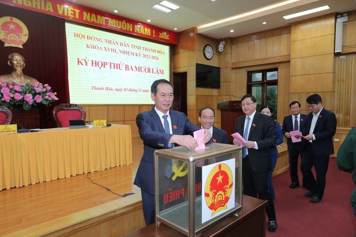 Đại biểu HĐND tỉnh Thanh Hóa bỏ phiếu bầu Phó Chủ tịch UBND tỉnh. Ảnh: Minh Hiếu