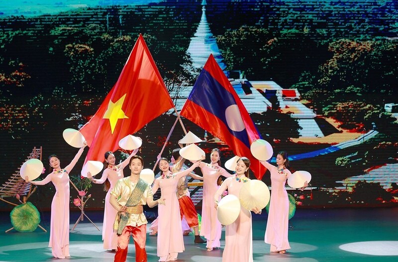 Hoạt động văn hóa, giao lưu nhân dân Việt Nam - Lào được triển khai thường xuyên. Ảnh minh họa
