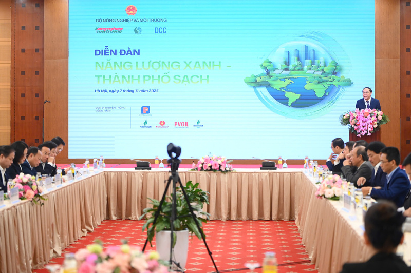 Toàn cảnh diễn đàn. Ảnh: Tùng Đinh