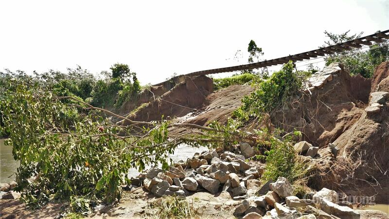 Trận bão đổ bộ tối 6/11 đã gây xói lở nền đường dài gần 100 m, chiều sâu trung bình khoảng từ 9m.