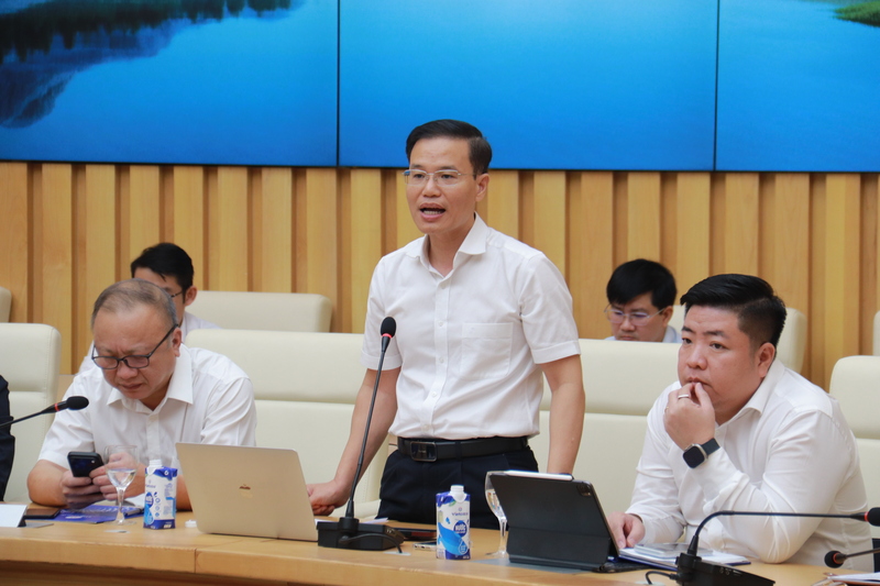 Đại diện Tổng công ty Điện lực miền Trung báo cáo về cung cấp điện