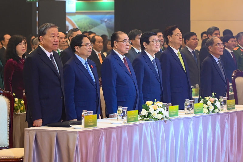 Các đồng chí lãnh đạo Đảng, Nhà nước, nguyên lãnh đạo Đảng, Nhà nước dự Lễ kỷ niệm 80 năm ngành Nông nghiệp và Môi trường (1945 - 2025) và Đại hội Thi đua yêu nước lần thứ I. Ảnh: NNVN