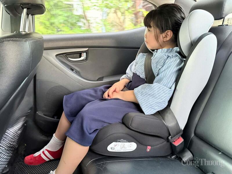 Ghế an toàn trên ô tô cho trẻ em.
