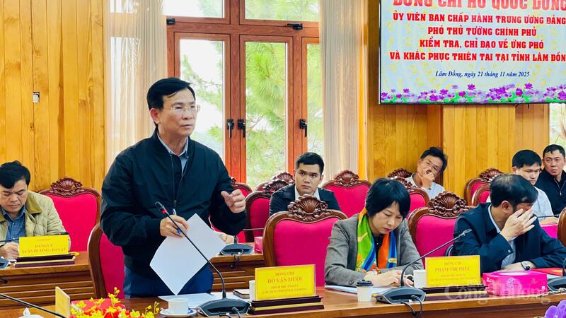 Chủ tịch UBND tỉnh Lâm Đồng Hồ Văn Mười báo cáo trước đoàn công tác tại buổi làm việc. Ảnh: Lê Sơn