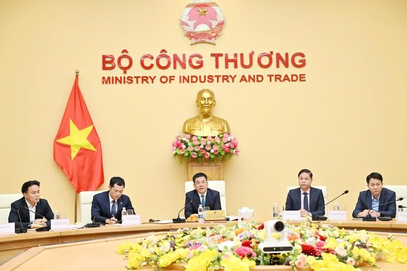 Đoàn Bộ Công Thương cùng tham dự buổi làm việc.