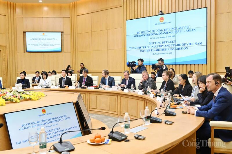 Đại diện các doanh nghiệp trong EU-ABC tham dự buổi làm việc.