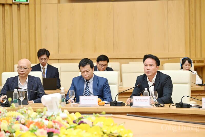 Đại diện Bộ Công Thương giải đáp các câu hỏi từ cộng đồng doanh nghiệp thành viên EU - ASEAN đặt ra.