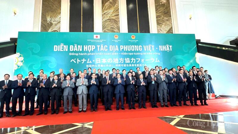 Thủ tướng Phạm Minh Chính cùng các đại biểu tại Diễn đàn hợp tác địa phương Việt - Nhật.