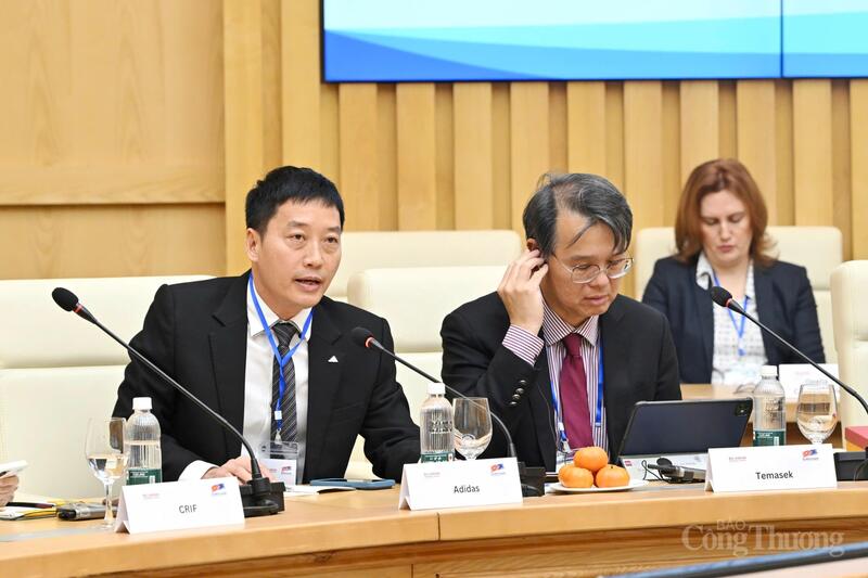 Trong buổi làm việc, đại diện các doanh nghiệp phía EU - ASEAN trao đổi về các vấn đề: chính sách hỗ trợ doanh nghiệp thích ứng với thuế đối ứng của Hoa Kỳ; chuyển đổi xanh, chuyển đổi số, kinh tế tuần hoàn...