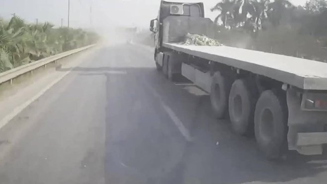 Nguyên nhân vụ tai nạn xe khách gây tắc dài trên cao tốc Hà Nội - Thái Nguyên