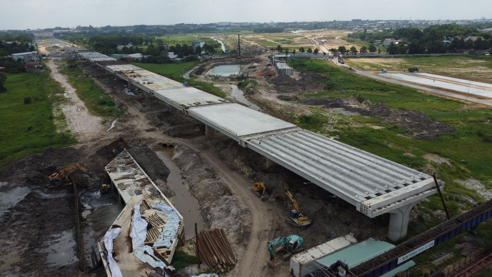 Các đơn vị đang nỗ lực thi công phấn đấu thông xe kỹ thuật công trình trong tháng 12.2025. Ảnh: Đình Trọng