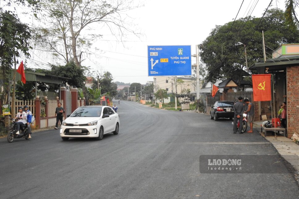 Đoạn được cải tạo đi qua khu dân cư đông đúc của xã Đại An, huyện Thanh Ba cũ. Ảnh: Tô Công.