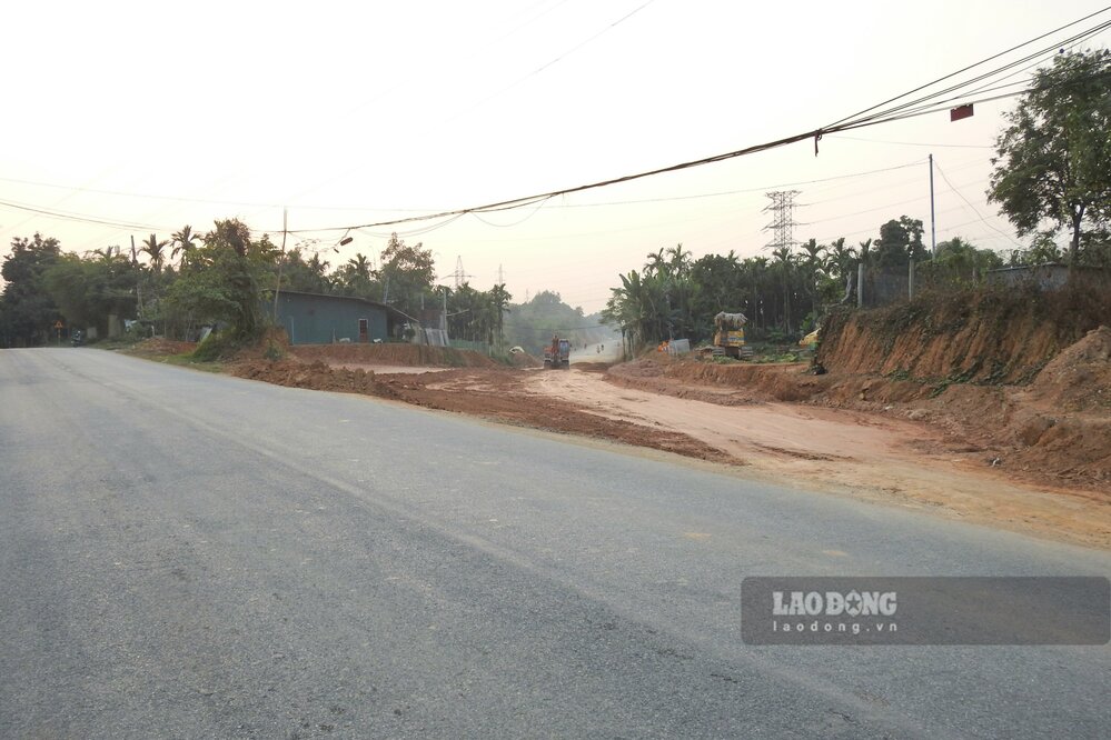 Đoạn đường giao cắt với đường tỉnh 312. Ảnh: Tô Công.