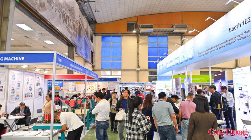 HanoiTex & HanoiFabric 2025 là sự kiện triển lãm chuyên ngành dệt may quy mô lớn, được tổ chức định kỳ, giữ vai trò là nền tảng kết nối quan trọng giữa các doanh nghiệp sản xuất, nhà cung ứng nguyên phụ liệu, thiết bị công nghệ và các đối tác trong chuỗi giá trị dệt may trong nước và quốc tế.