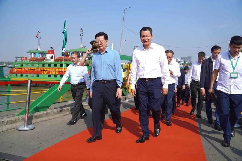 Phó Thủ tướng Chính phủ Mai Văn Chính; Bí thư Tỉnh ủy Đồng Nai Vũ Hồng Văn dự buổi lễ động thổ dự án cầu Cát Lái.