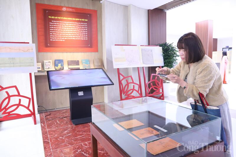 Không gian lịch sử ngành lưu trữ Việt Nam. Ảnh: Hoa Quỳnh