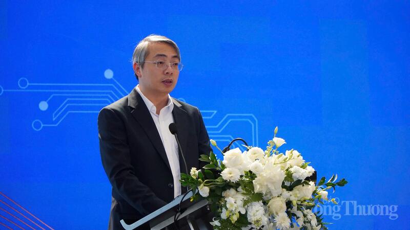 Ông Hoàng Ninh, Phó Cục trưởng Cục Thương mại điện tử và Kinh tế số phát biểu khai mạc Diễn đàn.