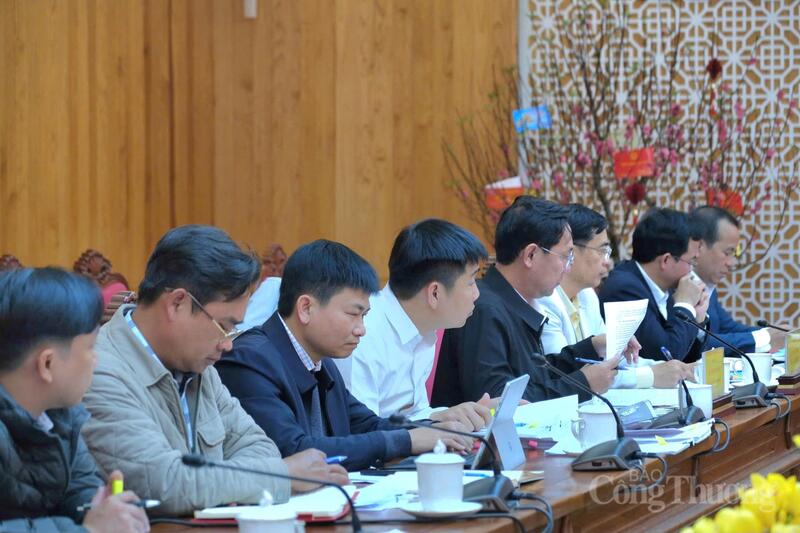 Các đại biểu tham dự buổi làm việc. Ảnh: Minh An